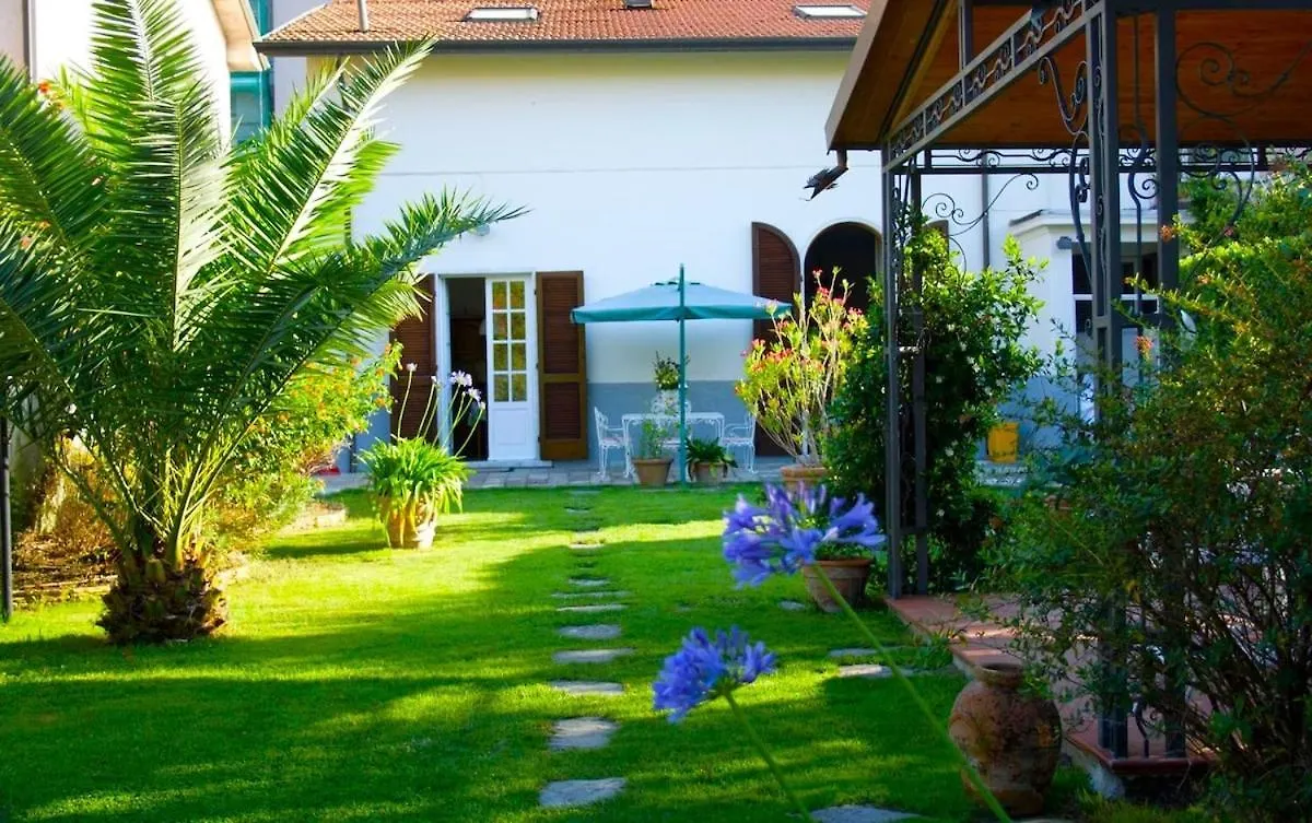 - The Garden On The Sea- Marina Di Carrara Centro Villa